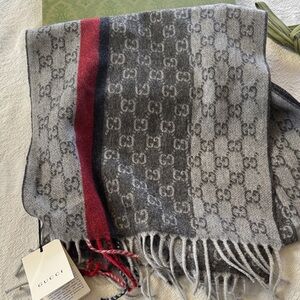 NWT Gucci Gray and Red Scarf 🧣